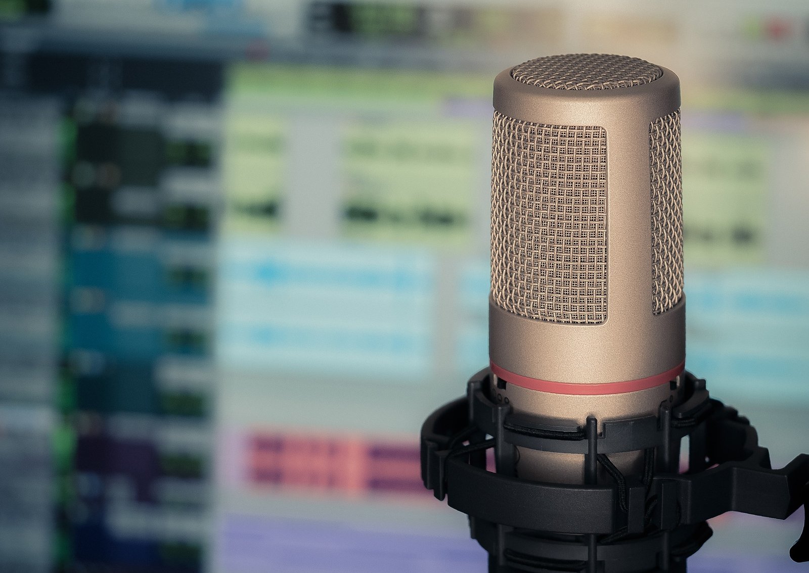 microphone-3381837_1920.jpg